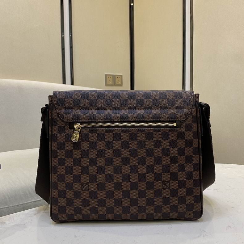 Men’s LV Messenger Bag