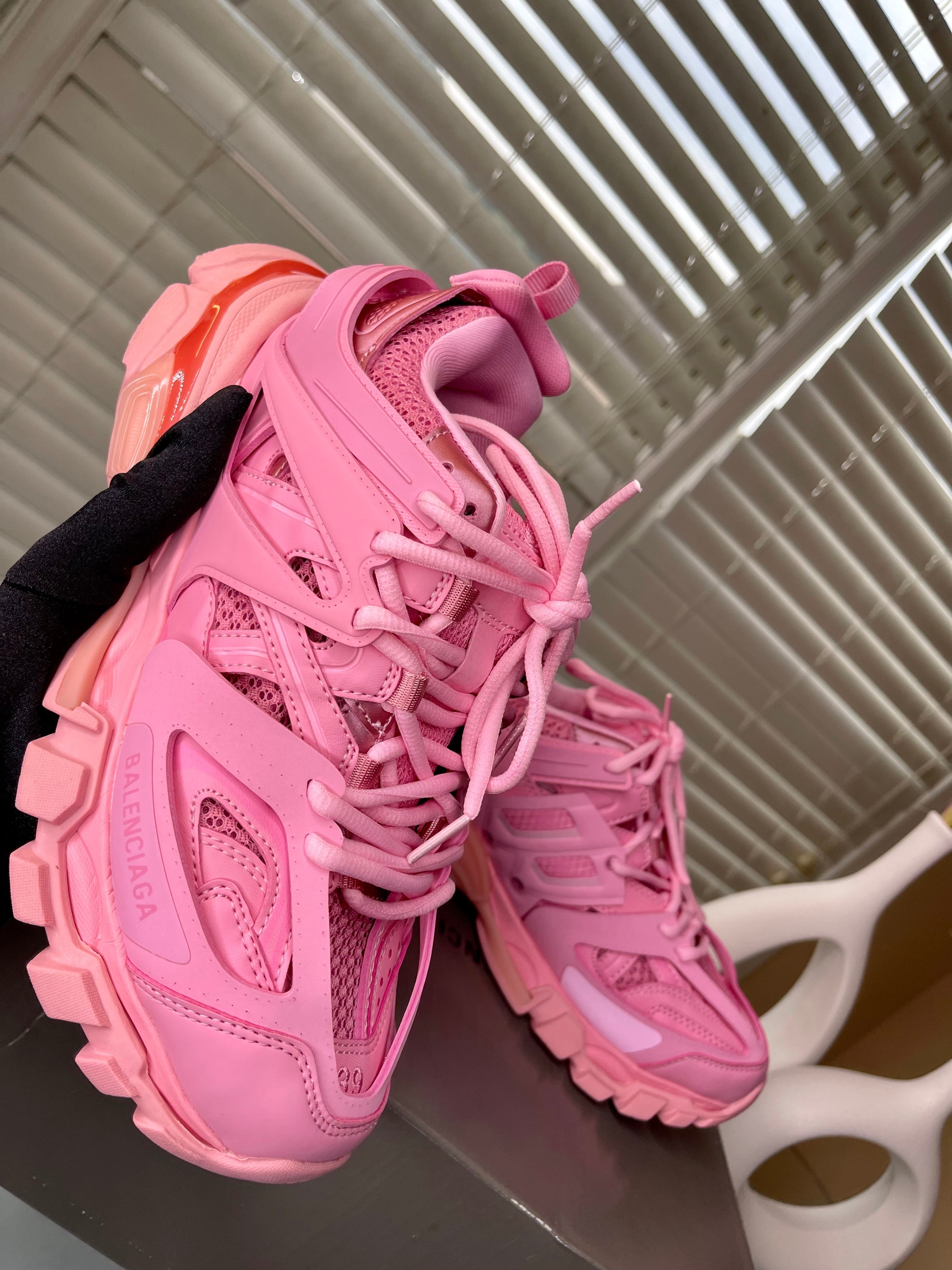 Pink Track. 2 – AE DOLLHOUSE