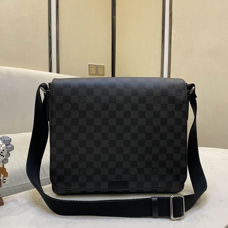 Men’s LV Messenger Bag