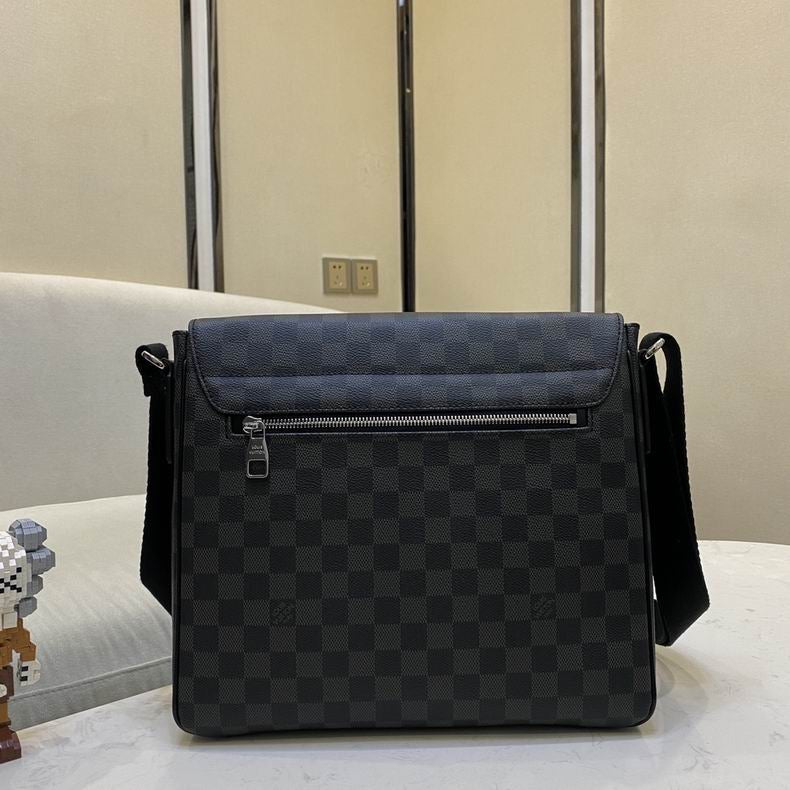 Men’s LV Messenger Bag