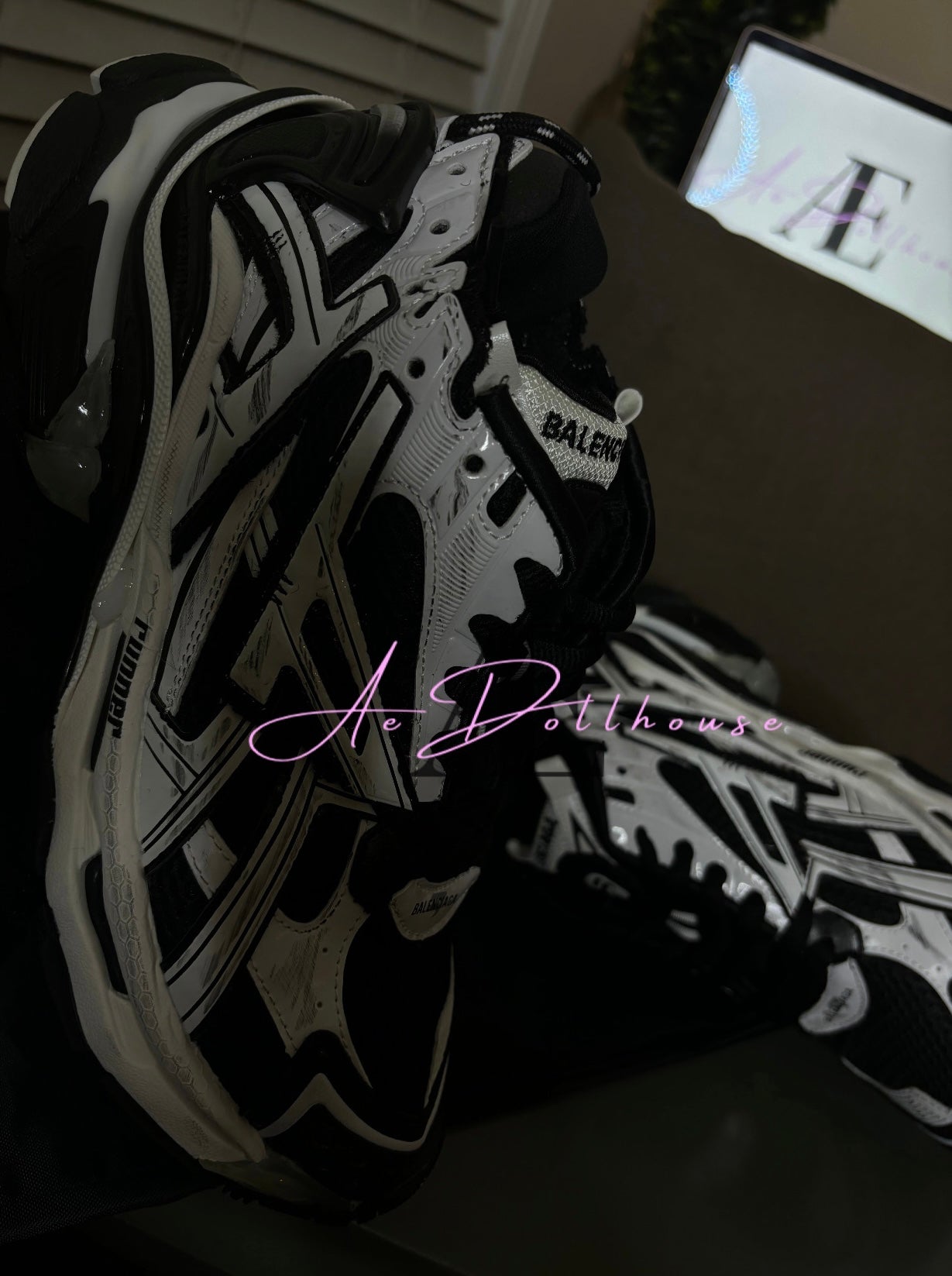 Black&White Track Runners