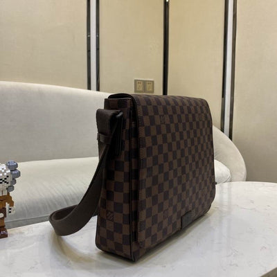 Men’s LV Messenger Bag